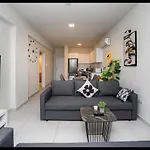 The Icon 103 - Luxury 2br With Pool, Mythical Seas - Protaras