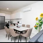 The Icon 103 - Luxury 2br With Pool, Mythical Seas - Protaras